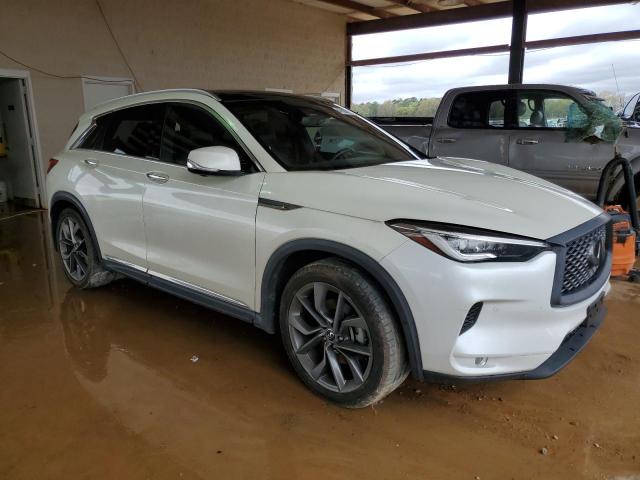 3PCAJ5M11KF144257 - 2019 INFINITI QX50 ESSENTIAL WHITE photo 4