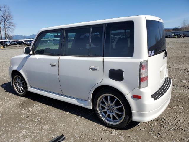 JTLKT334550205261 - 2005 TOYOTA SCION XB WHITE photo 2