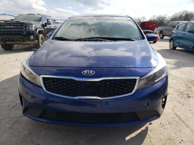 3KPFK4A77JE210451 - 2018 KIA FORTE LX BLUE photo 5