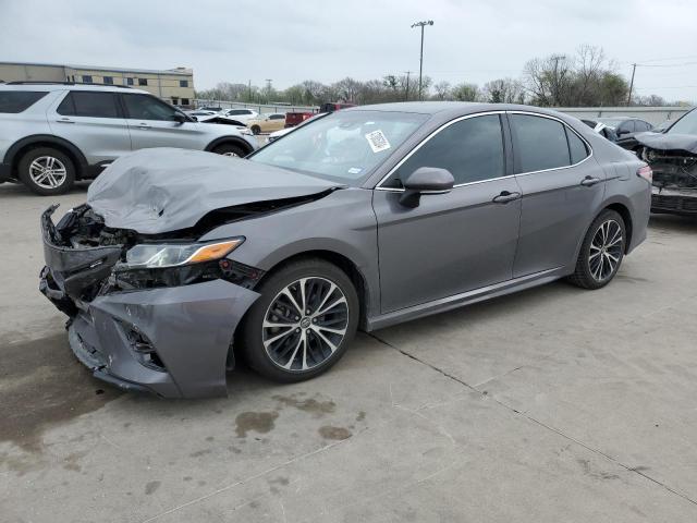 4T1B11HK0JU530962 - 2018 TOYOTA CAMRY L GRAY photo 1