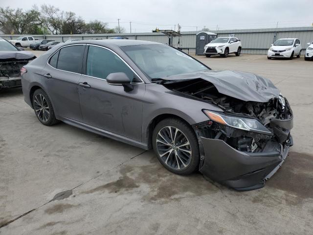 4T1B11HK0JU530962 - 2018 TOYOTA CAMRY L GRAY photo 4