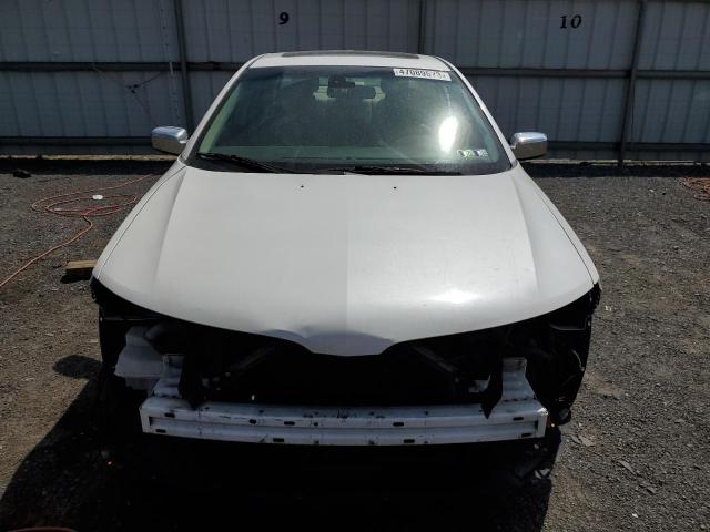 3LNHL2JC5CR812828 - 2012 LINCOLN MKZ WHITE photo 5