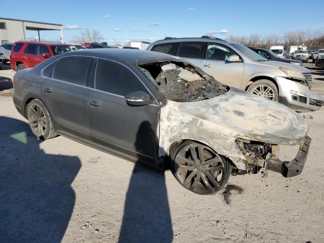 1VWDT7A3XHC036232 - 2017 VOLKSWAGEN PASSAT R-LINE შავი ფოტო 4