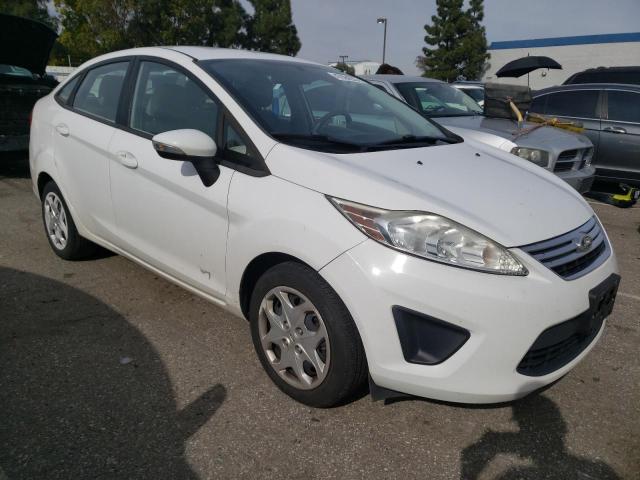 3FADP4BJ5DM146509 - 2013 FORD FIESTA SE WHITE photo 4