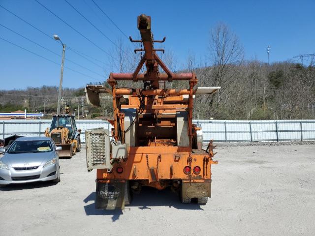 1M1AG11Y85M019132 - 2005 MACK 700 CV700 RED photo 6