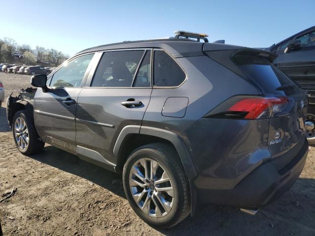 2T3A1RFVXLW117951 - 2020 TOYOTA RAV4 XLE PREMIUM GRAY photo 2