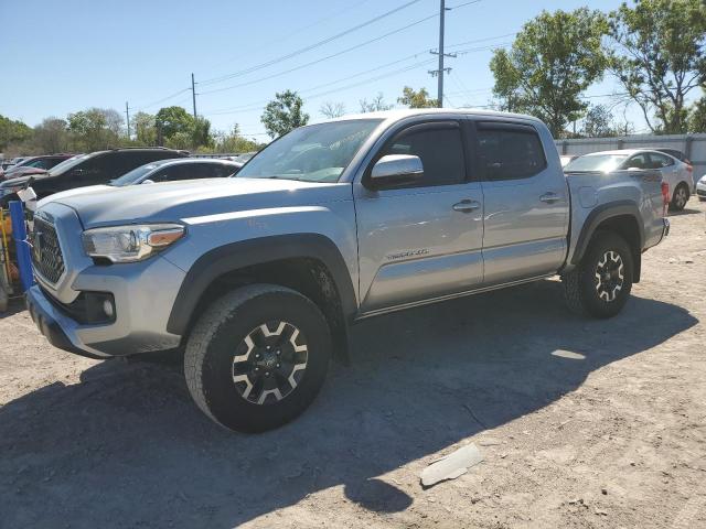 5TFCZ5AN1JX161489 - 2018 TOYOTA TACOMA DOUBLE CAB SILVER photo 1