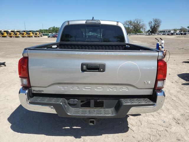 5TFCZ5AN1JX161489 - 2018 TOYOTA TACOMA DOUBLE CAB SILVER photo 6