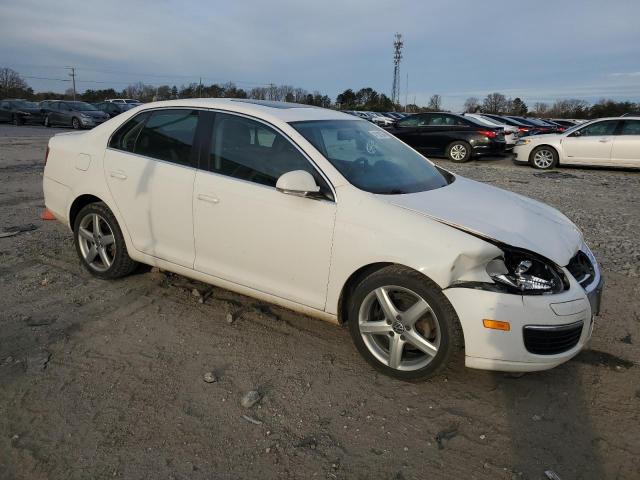 3VWRL7AJXAM143483 - 2010 VOLKSWAGEN JETTA TDI WHITE photo 4