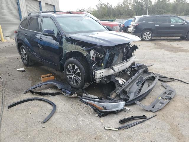 5TDGZRAH3MS059978 - 2021 TOYOTA HIGHLANDER XLE BLUE photo 4
