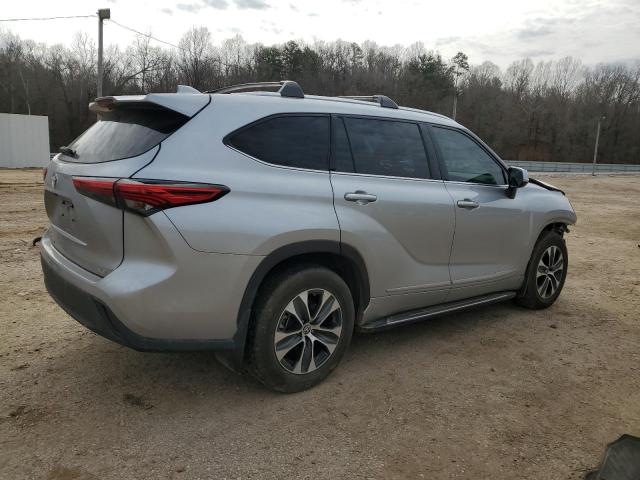 5TDGZRAH4MS035253 - 2021 TOYOTA HIGHLANDER XLE 银色 照片 3