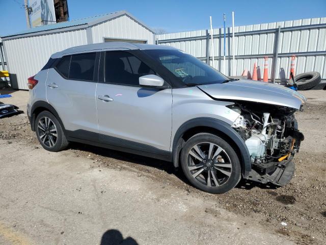 3N1CP5CV5LL543805 - 2020 NISSAN KICKS SV SILVER photo 4