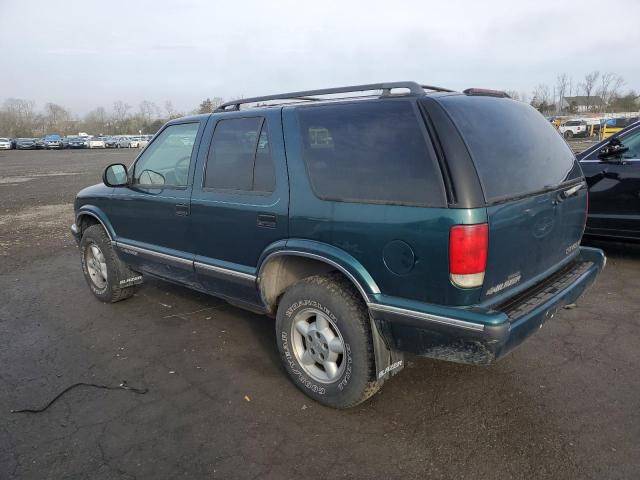 1GNDT13W1VK104983 - 1997 CHEVROLET BLAZER GREEN photo 2