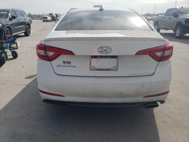 5NPE24AF1FH010557 - 2015 HYUNDAI SONATA SE WHITE photo 6