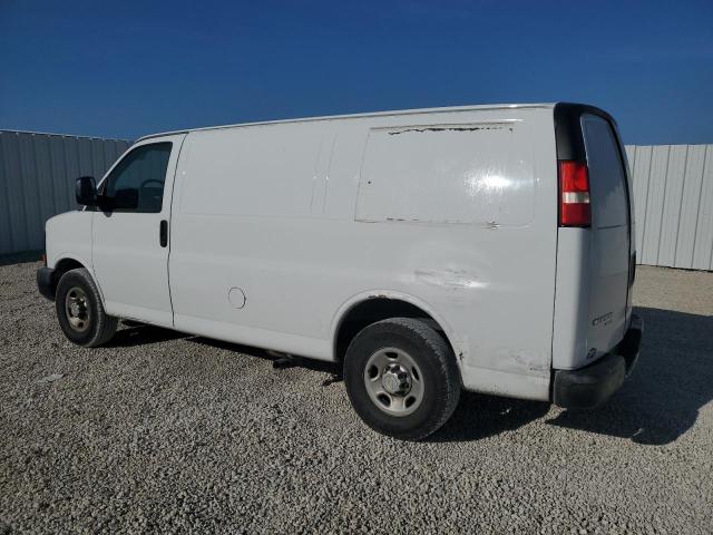 1GCWGFBA2D1161884 - 2013 CHEVROLET EXPRESS G2 WHITE photo 2