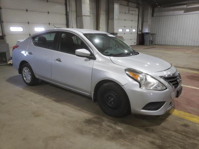 3N1CN7APXJL821102 - 2018 NISSAN VERSA S SILVER photo 4