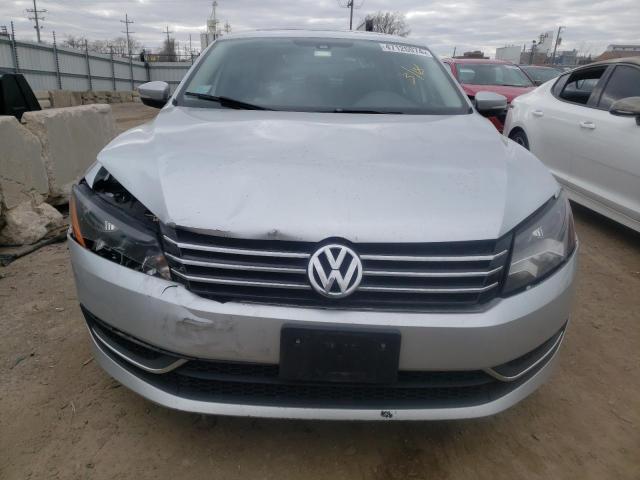 1VWBV7A33FC085867 - 2015 VOLKSWAGEN PASSAT SE SILVER photo 5