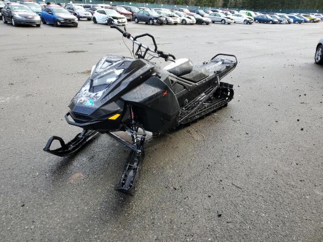 2BPSTSNB5NV000165 - 2022 BOMBARDIER SNOWMOBILE BLACK photo 2