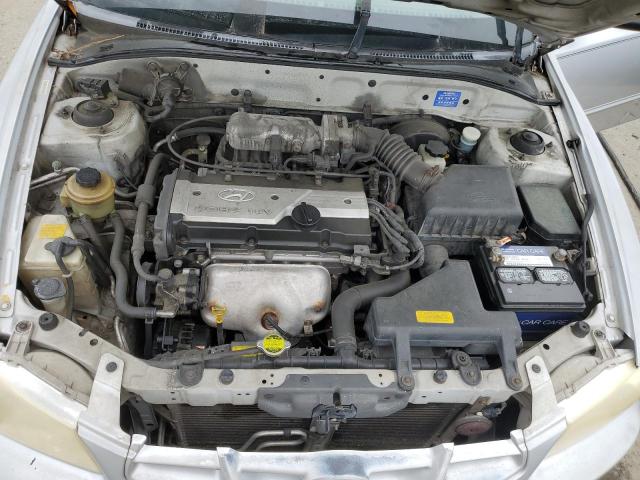 KMHCG35CX2U175327 - 2002 HYUNDAI ACCENT GS SILVER photo 11