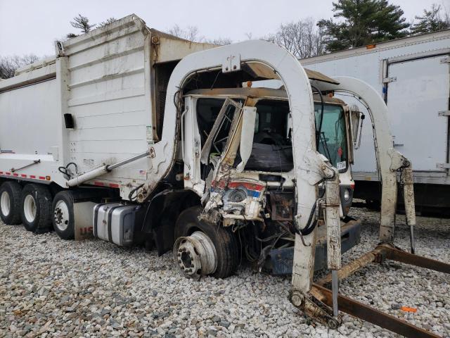 1M2AV04C2JM018340 - 2018 MACK 600 MRU600 WHITE photo 9