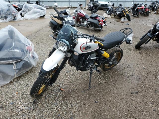 ZDMKAFBMXHB000715 - 2017 DUCATI SCRAMBLER DESERT SLED WHITE photo 2