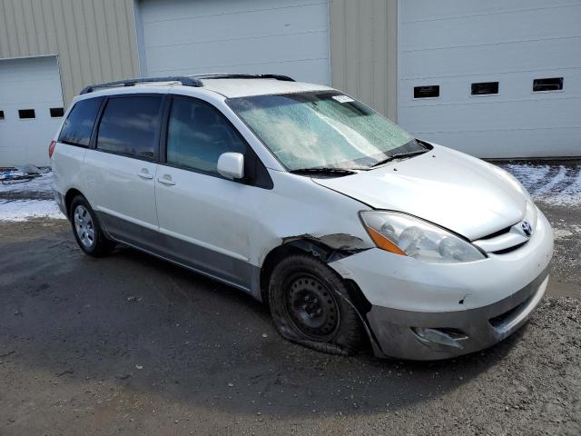 5TDZK22C57S056026 - 2007 TOYOTA SIENNA XLE WHITE photo 4