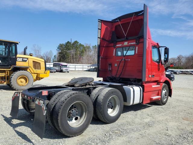 4V4WC9EG9LN239599 - 2020 VOLVO VNR RED photo 4