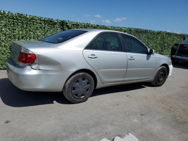 4T1BE32K85U038825 - 2005 TOYOTA CAMRY LE SILVER photo 3
