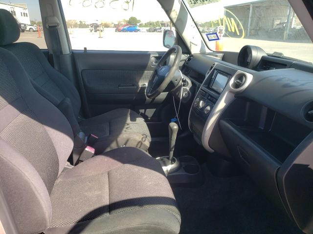 JTLKT324754023796 - 2005 TOYOTA SCION XB SILVER photo 5