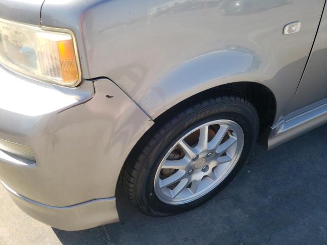JTLKT324754023796 - 2005 TOYOTA SCION XB SILVER photo 9