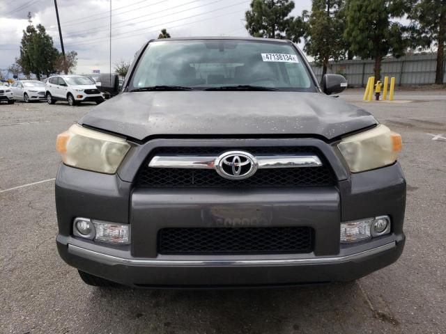 JTEBU5JR8B5049312 - 2011 TOYOTA 4RUNNER SR5 GRAY photo 5