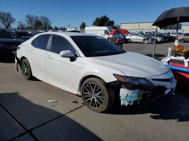 4T1G11AK1RU191513 - 2024 TOYOTA CAMRY SE NIGHT SHADE WHITE photo 4