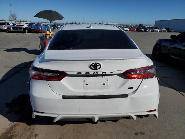 4T1G11AK1RU191513 - 2024 TOYOTA CAMRY SE NIGHT SHADE WHITE photo 6