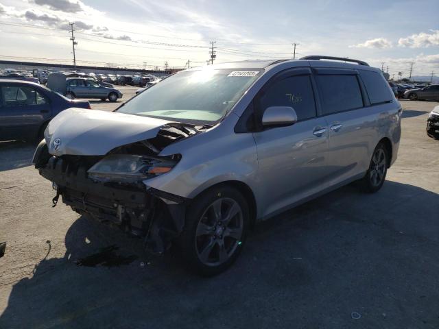 5TDXZ3DC3HS858890 - 2017 TOYOTA SIENNA SE SILVER photo 1