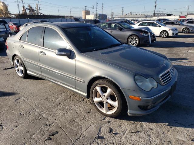 WDBRF64JX5F643552 - 2005 MERCEDES-BENZ C 320 SILVER photo 4