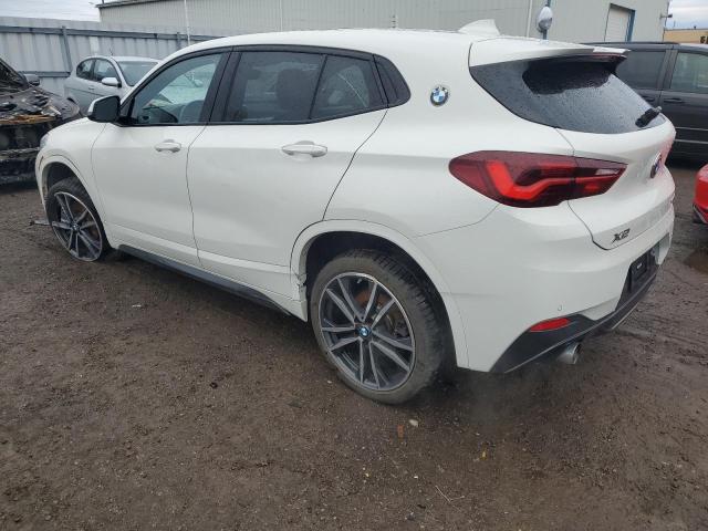 WBXYJ1C0XN5U17639 - 2022 BMW X2 XDRIVE28I WHITE photo 2