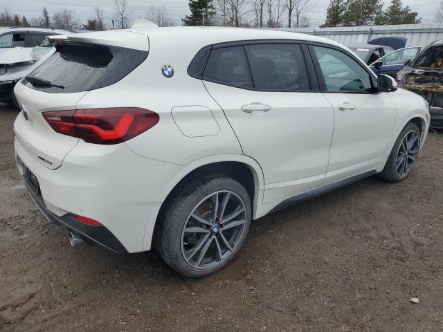 WBXYJ1C0XN5U17639 - 2022 BMW X2 XDRIVE28I WHITE photo 3