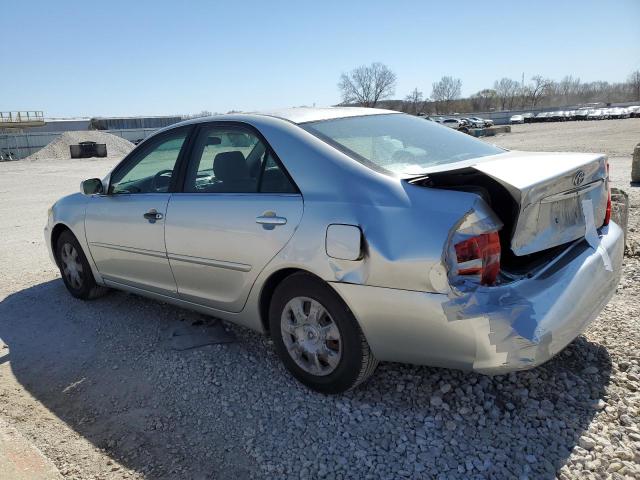 JTDBE32K320010888 - 2002 TOYOTA CAMRY LE SILVER photo 2