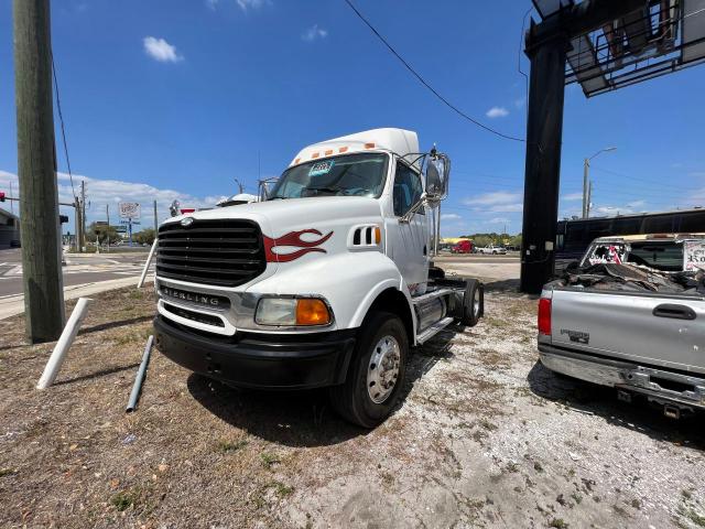 2FWBA3CV44AM80729 - 2004 STERLING TRUCK A 9500 WHITE photo 2