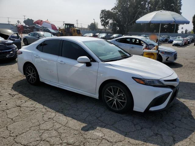 4T1G11AK7RU865065 - 2024 TOYOTA CAMRY SE NIGHT SHADE WHITE photo 4