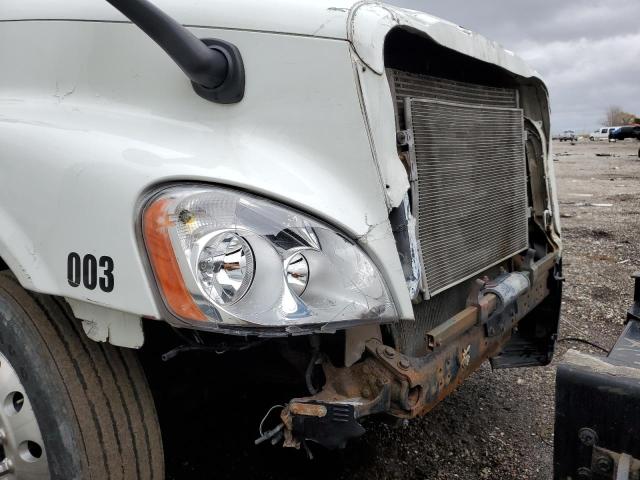 1FUJGLDR5CLBJ9428 - 2012 FREIGHTLINER CASCADIA 1 WHITE photo 9