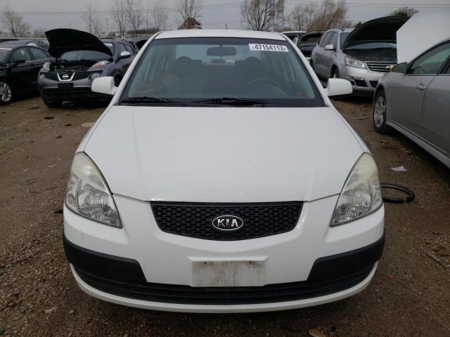 KNADE223096523922 - 2009 KIA RIO BASE WHITE photo 5