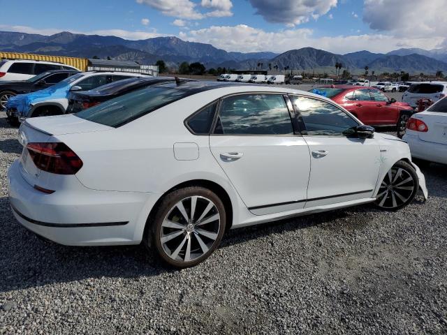 1VWJM7A31JC040496 - 2018 VOLKSWAGEN PASSAT GT WHITE photo 3