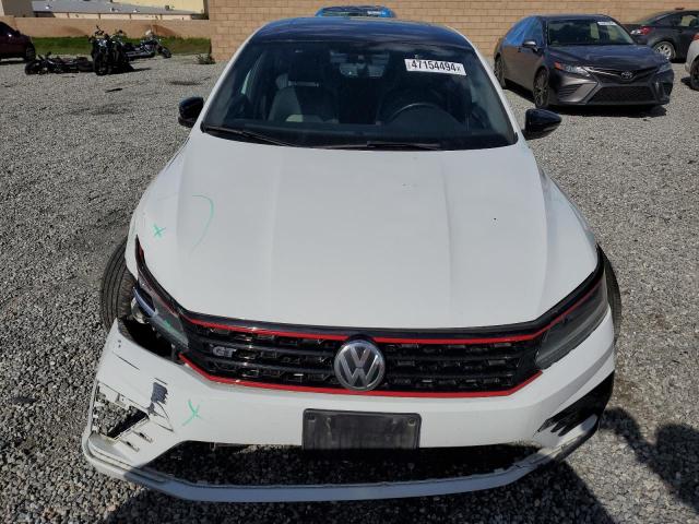 1VWJM7A31JC040496 - 2018 VOLKSWAGEN PASSAT GT WHITE photo 5