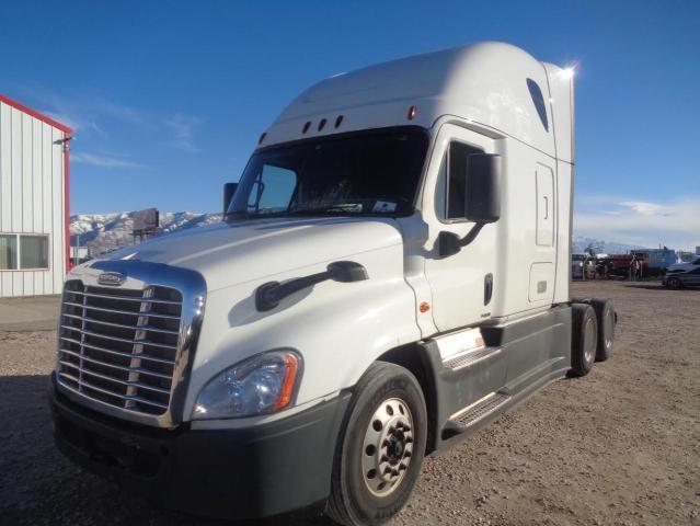 3AKJGLDRXKDJK5360 - 2019 FREIGHTLINER CASCADIA 1 WHITE photo 2