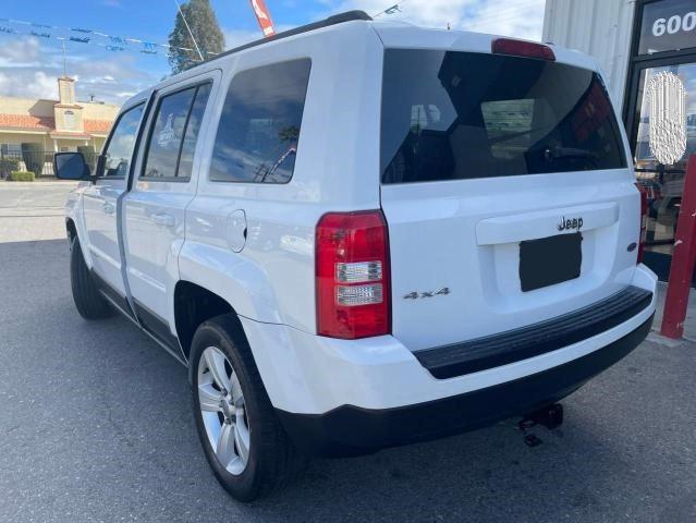 1C4NJRFB0ED846614 - 2014 JEEP PATRIOT LATITUDE WHITE photo 3