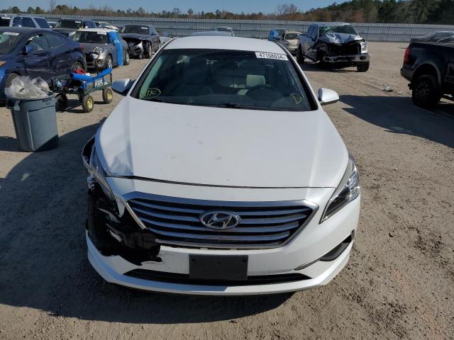 5NPE24AF3HH505443 - 2017 HYUNDAI SONATA SE WHITE photo 5