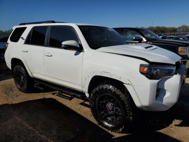 JTERU5JR0N5974752 - 2022 TOYOTA 4RUNNER SR5 PREMIUM WHITE photo 4