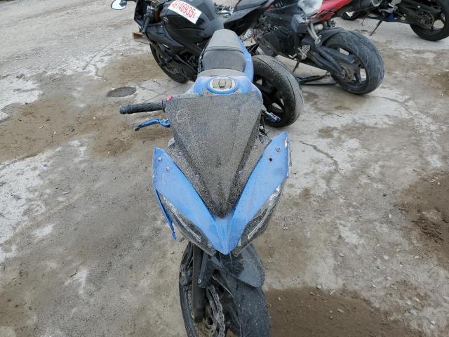 JKAEXEJ14JDA02363 - 2018 KAWASAKI EX650 J ლურჯი ფოტო 5