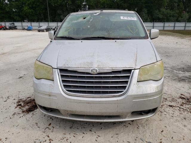 2A8HR54P48R656516 - 2008 CHRYSLER TOWN & COU TOURING ვერცხლისფერი ფოტო 5